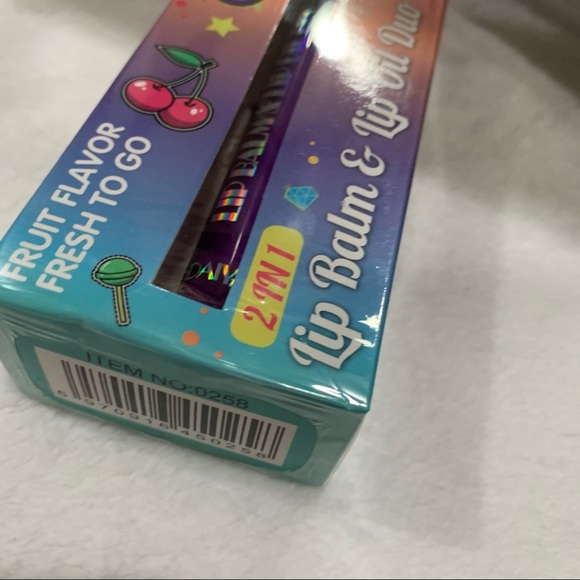 Purple 2 in 1 Lollipop Lip Balm and Lip Gloss Oil Temperature Color Changing NIB - Picture 7 of 11